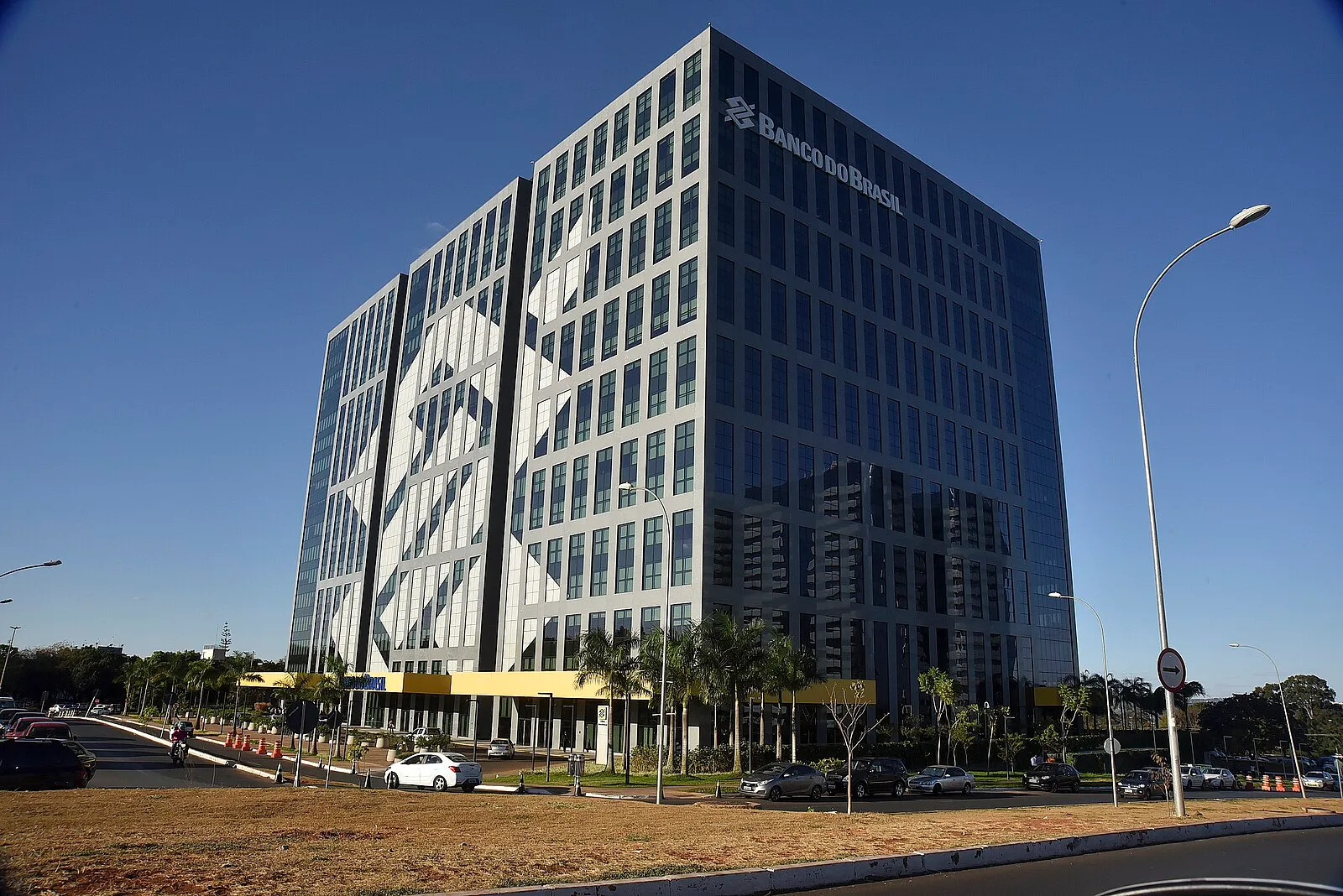 Fachada do edifício-sede do Banco do Brasil em Brasília.